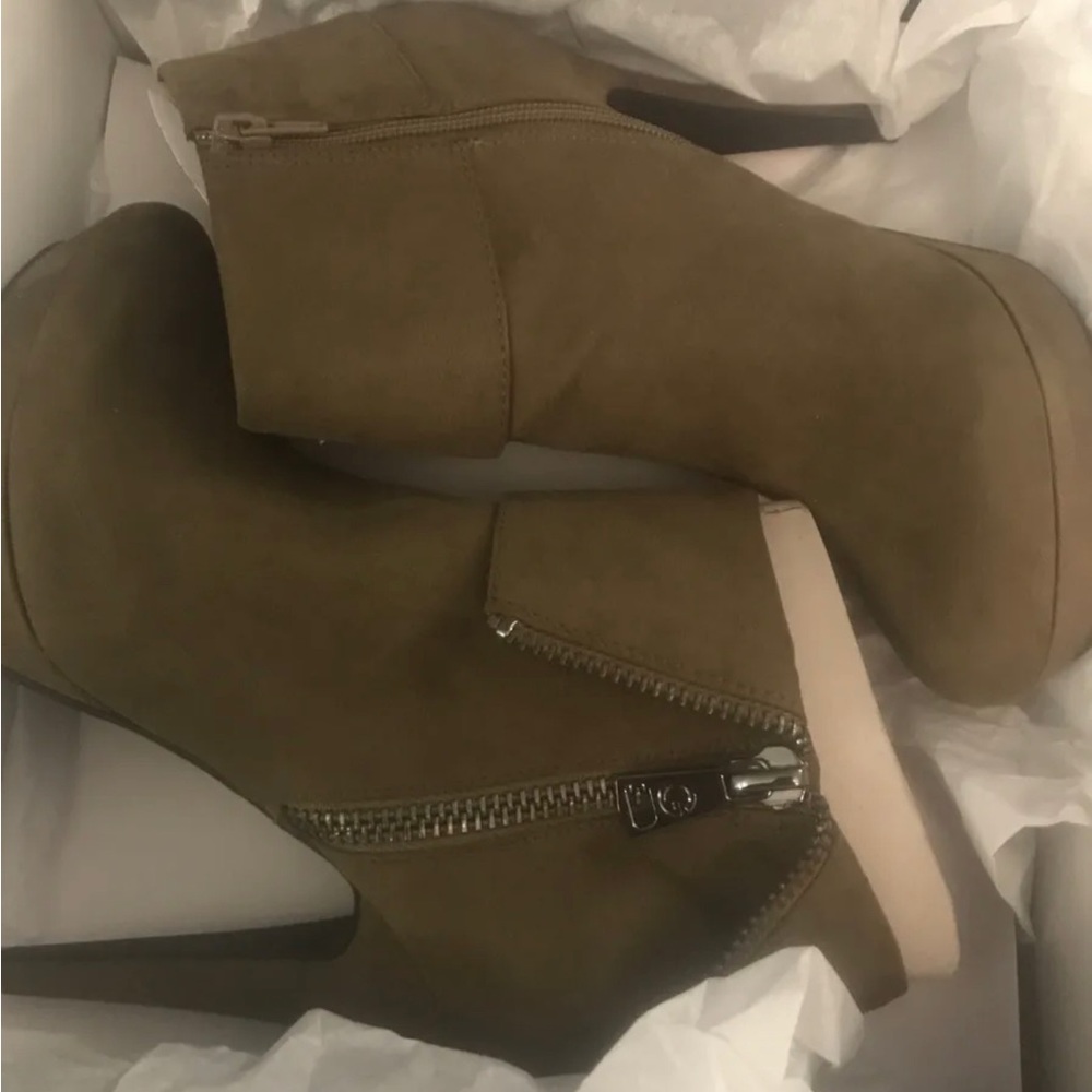 G by Guess docker ankle booties brand new size 9.5